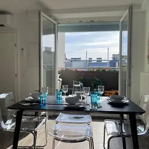 Dachgeschoss Fuer 4 Mit Terrasse Wien